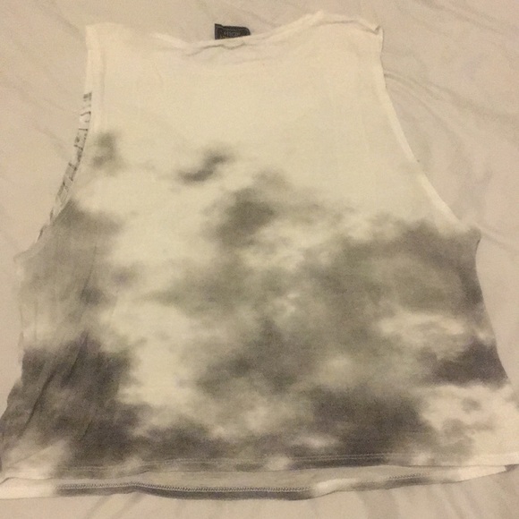 🌞Skull/butterfly tank top with low cut sleeve🌞 - Picture 2 of 7